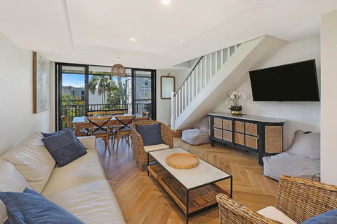 TARA7- On Trend At Taranaki - Tourism TAS 0