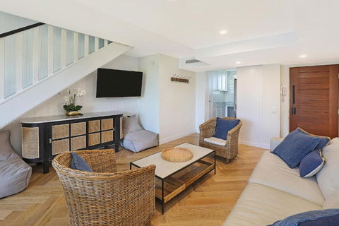 TARA7- On Trend At Taranaki - Tourism TAS 3