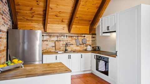 The Coach House At Berrilee - Hobart Tourism 1