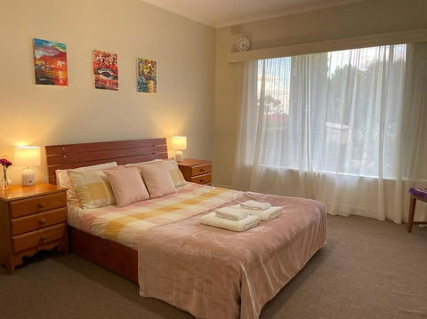 The Hidden Gem Exquisite 3BR Retreat In Berri - Tourism TAS 1