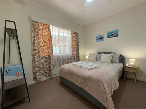 The Hidden Gem Exquisite 3BR Retreat In Berri - Tourism TAS 3