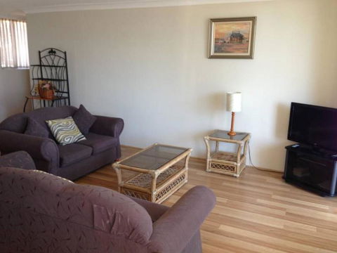 Beachpoint, Unit 101, 28 North Street - Hobart Tourism 3
