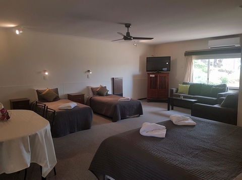 Beachport Motor Inn - Hobart Tourism 1