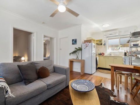 Beachside Apartment - Hobart Tourism 3