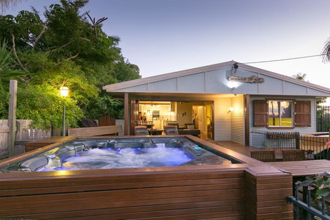 Beachside Cottages - Hobart Tourism 0