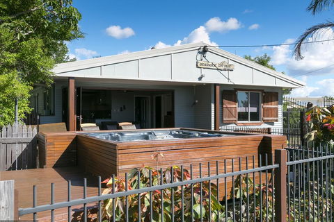 Beachside Cottages - Hobart Tourism 1
