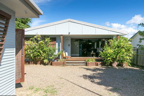Beachside Cottages - Hobart Tourism 2