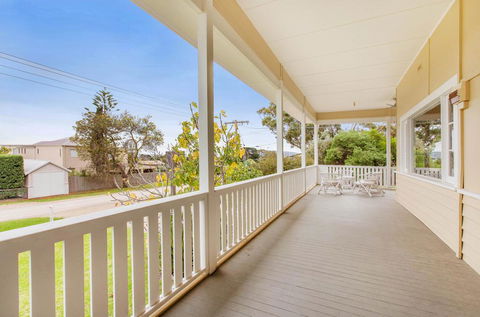 BEACHSIDE GETAWAY - DROMANA - Tourism TAS 3