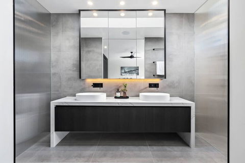 Beachside Lane - On The Beach, Water Views - Hobart Tourism 1