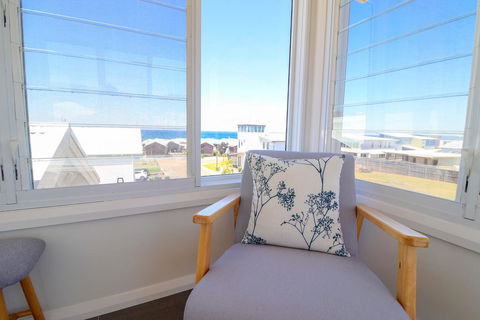 Beachside Oasis - Hobart Tourism 3