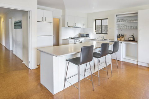 Beachside Vista - Hobart Tourism 3