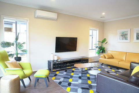 Beautiful House In Melbourne Southwest - Tourism TAS 1