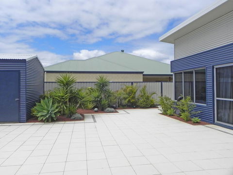 Beautifully Appointed Large Family Home - Tourism TAS 2