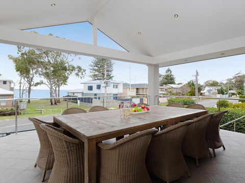 Beauty And The Beach', 88 Foreshore Drive - Large Home With WIFI & Water Views - Tourism TAS 0