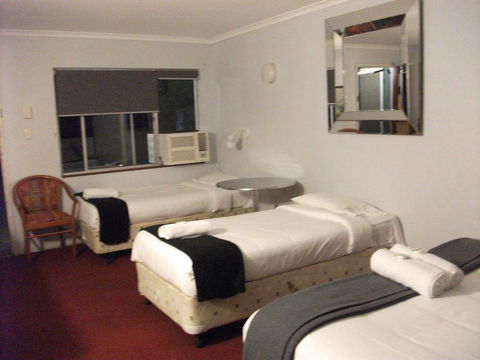 Beerwah Glasshouse Motel - Hobart Tourism 3