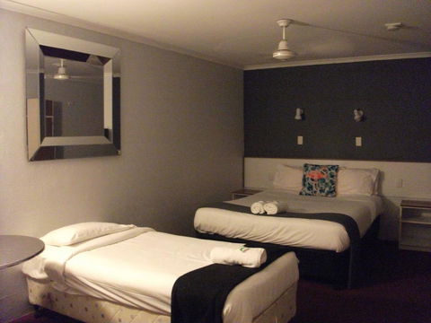 Beerwah Glasshouse Motel - Hobart Tourism 1