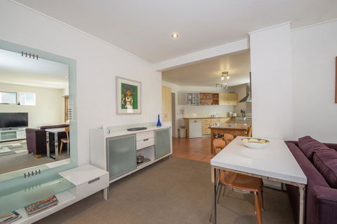Beloka Close - Modern, Spacious, And Pet Friendly Accommodation - Hobart Tourism 1