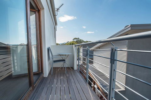 Beloka Close - Modern, Spacious, And Pet Friendly Accommodation - Hobart Tourism 3