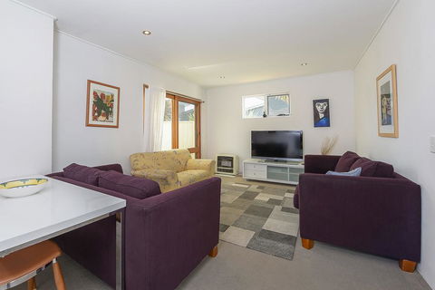 Beloka Close - Modern, Spacious, And Pet Friendly Accommodation - Hobart Tourism 2