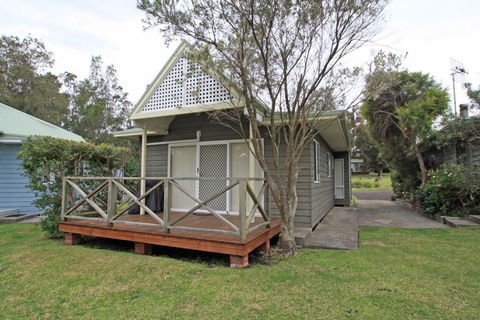 Berrara Lagoon Front Chalet - Tourism TAS 1