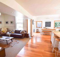 Best Location in Hobart Luxury 4 bedroom with stunning views - Hobart Tourism
