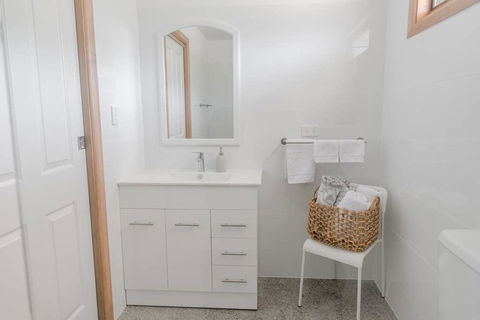 Bird In Hand Cottage, Port Noarlunga - Tourism TAS 1