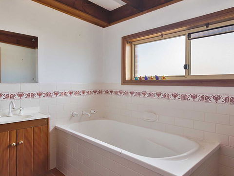 Birubi Beach House' 14 Campbell Avenue - Fantastic House And Close To The Surf Beach - Tourism TAS 2