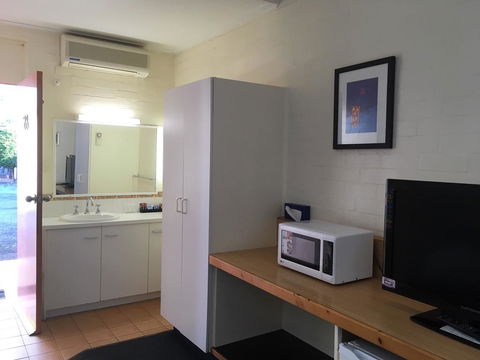Bishops Lodge Narrandera - Tourism TAS 3