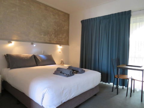 Bishops Lodge Narrandera - Tourism TAS 2