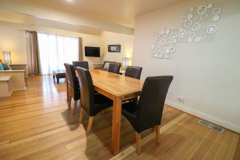 Blackbutt Family Loft Townhouse - Tourism TAS 3