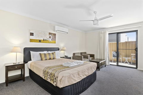 Blackwater Central Motel - Hobart Tourism 0