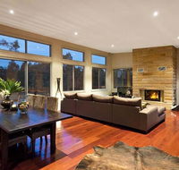Blue Cliff Retreat - Hobart Tourism