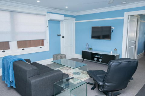 Blue Door Apartments Spacious CBD Apartment - Hobart Tourism 2