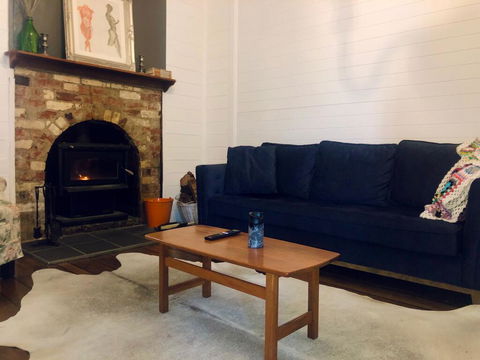 Blue Duck Cottage, Village Comfort, Fireplace - Hobart Tourism 1