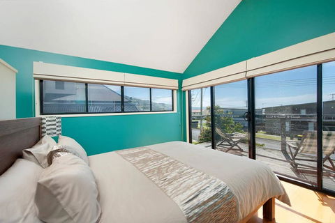 BLUE SKYES - Family Home With Balcony & Views. - Hobart Tourism 2