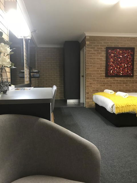 Blue Violet Motor Inn - Hobart Tourism 1