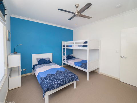 Blue Water Retreat - Upstairs - Hobart Tourism 3