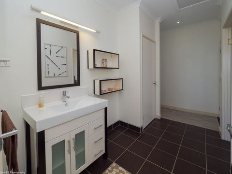 Blue Water Retreat - Upstairs - Hobart Tourism 2