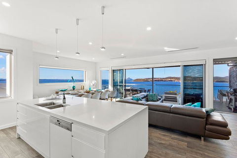 Blue Water Splendour - Infinity Pool And Amazing Views!! - Tourism TAS 3