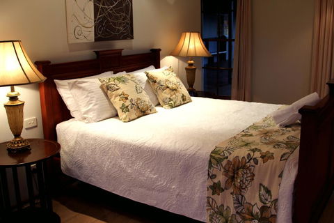 Blueberry Hill Vineyard Villa - Hobart Tourism 2