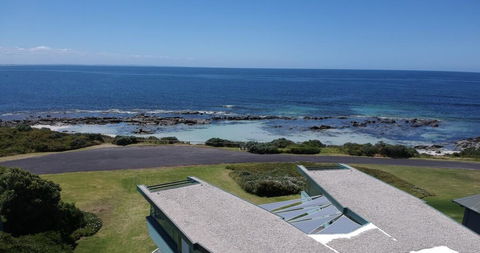 Boathouse - Nearly In The Water And Wonderful Views - Hobart Tourism 0