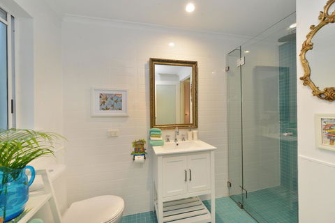 Boho Beach Apartment - Hobart Tourism 3
