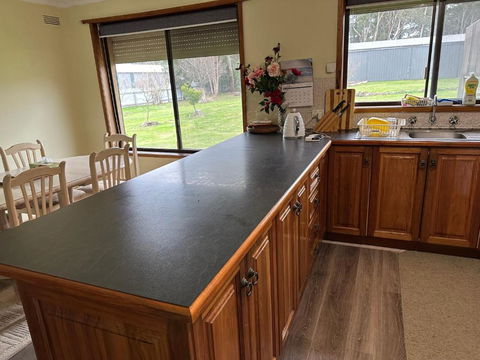 The House In Large Garden - Hobart Tourism 1