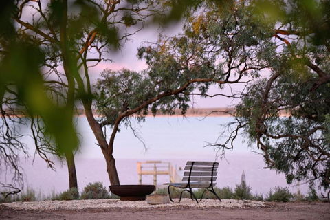 The Jetty Hut - Lake Frontage Barmera Riverland - Hobart Tourism 0