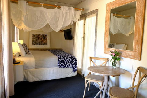 The Laurels Of Chinchilla - Hobart Tourism 1