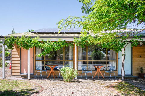 The Shore Motel Milang - Hobart Tourism 1