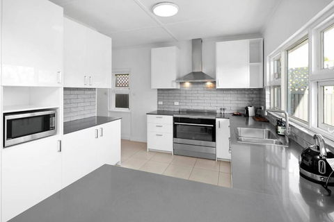 The Zebra - 4Bdrm Slps 8 2 Bathrm Wi-Fi - Hobart Tourism 2