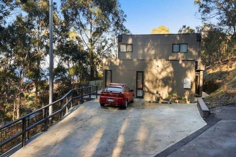 TheTree House Hobart Sleeps 8-2 Bath - Hobart Tourism 1
