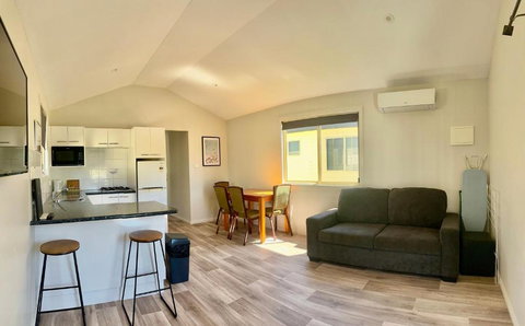 Timbertown Motel - Tourism TAS 1