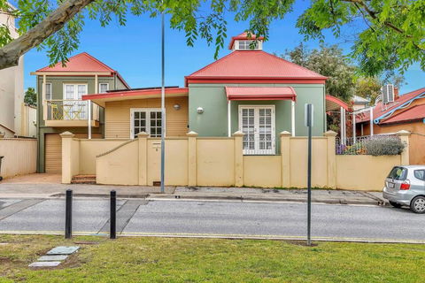Time And Tide Hideaway - A Spacious Beachside Escape - Tourism TAS 1